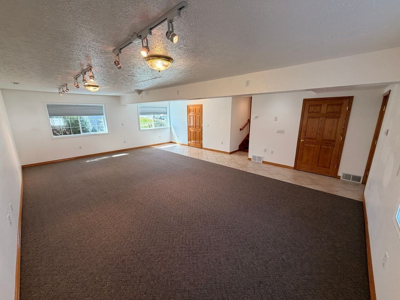 19321 E 8th Ave - Photo 5 of 31