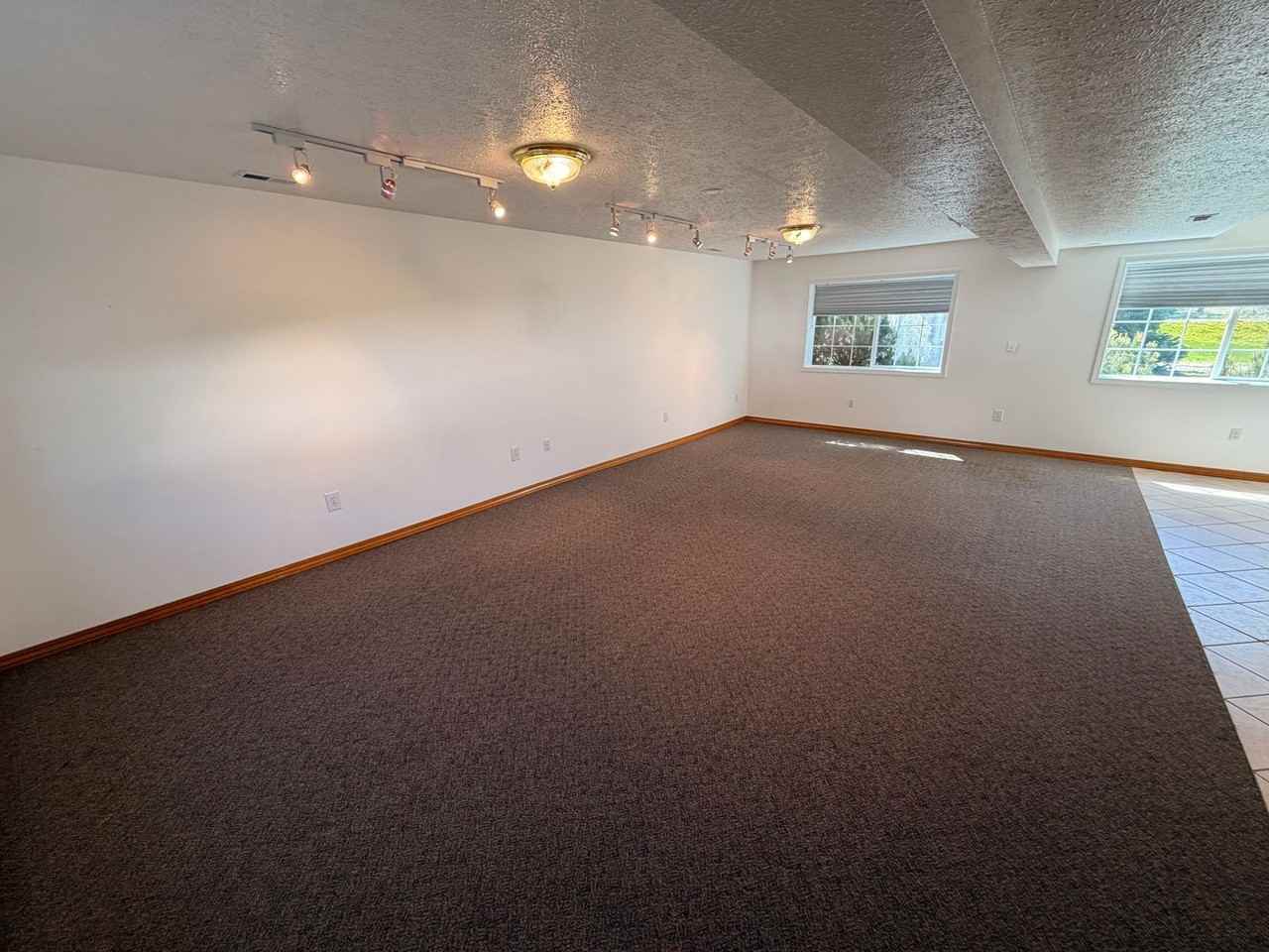 19321 E 8th Ave - Photo 6 of 31