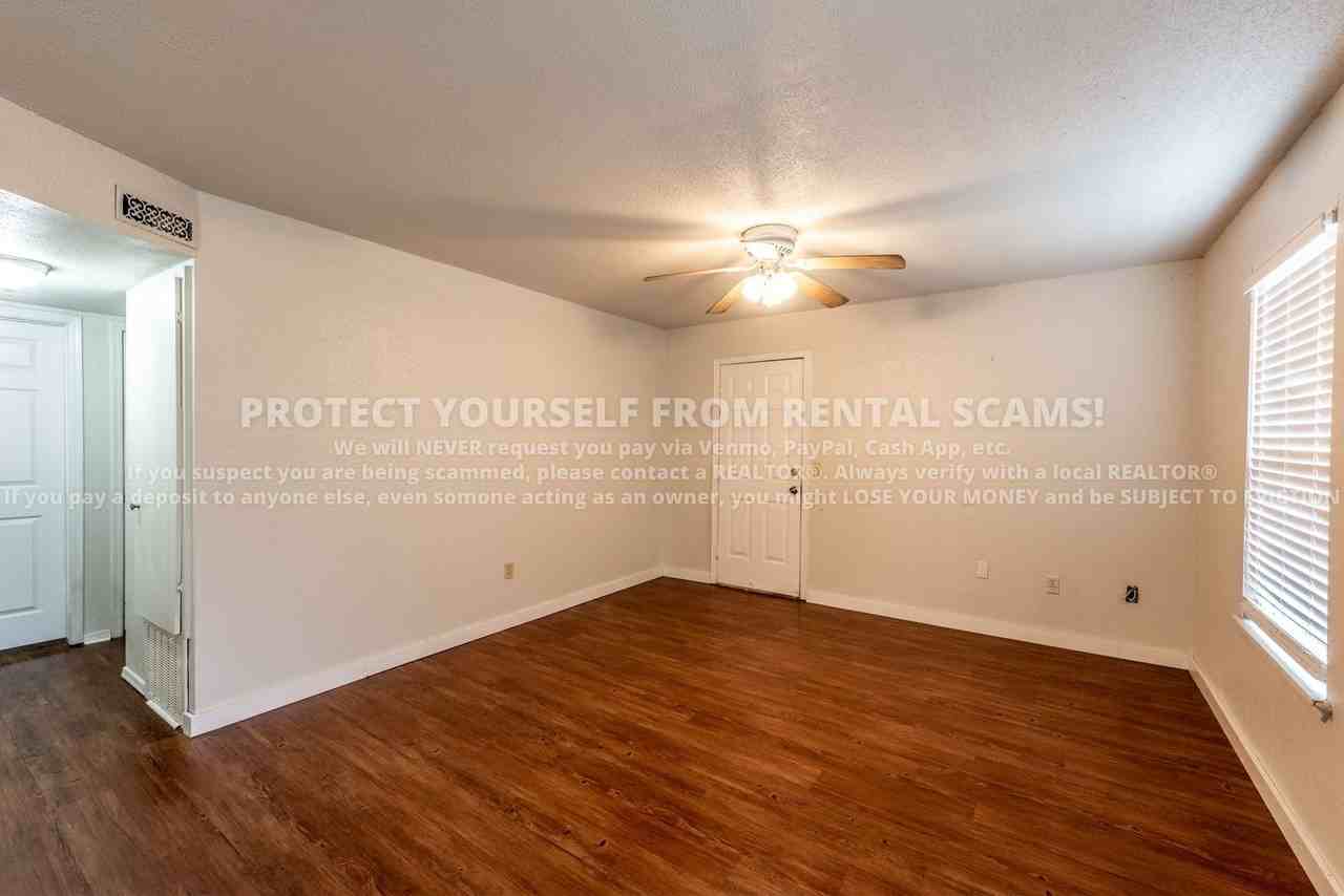 2102 Blueberry Ln - Photo 3 of 13