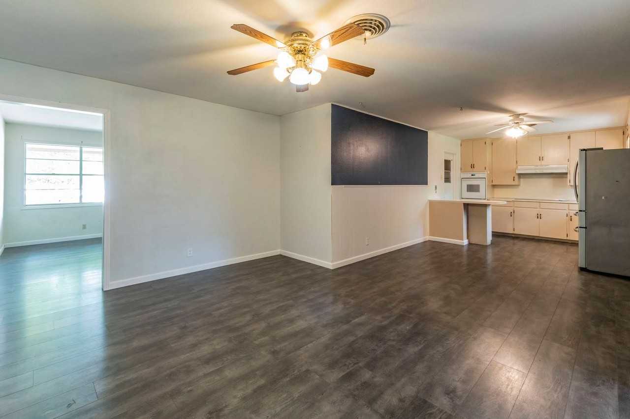 3813 Lancelot Ln - Photo 7 of 26