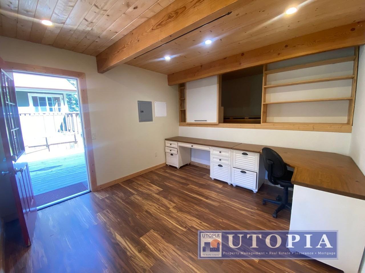 1068 Laurel Ave - Photo 7 of 50