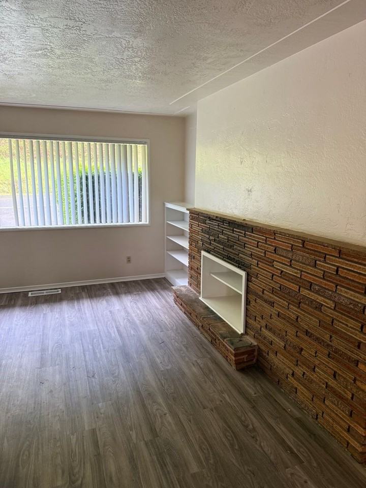 453-132 Stoneway Apartments - Photo 3 of 12