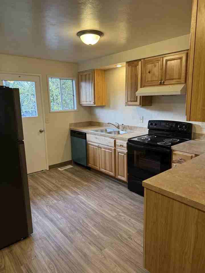 453-132 Stoneway Apartments - Photo 5 of 12