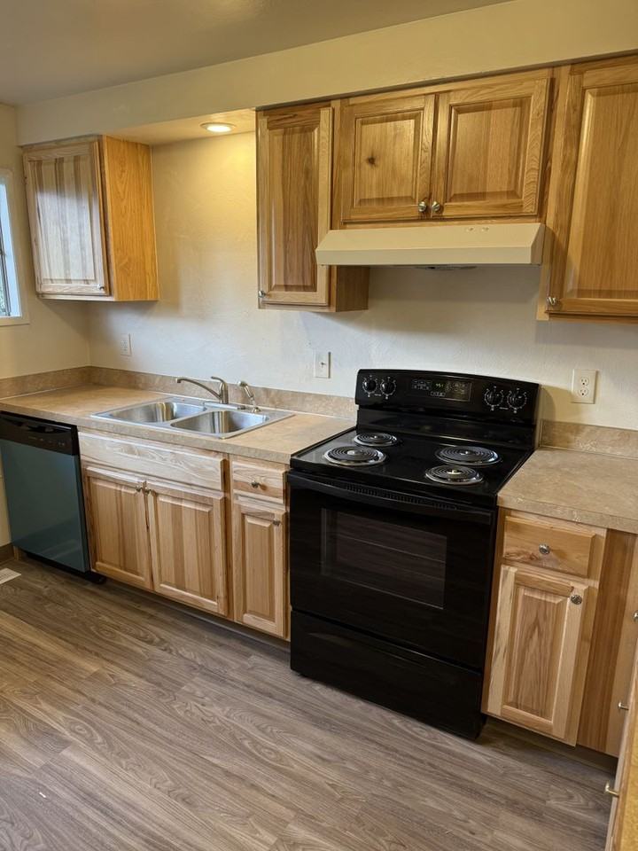 453-132 Stoneway Apartments - Photo 6 of 12
