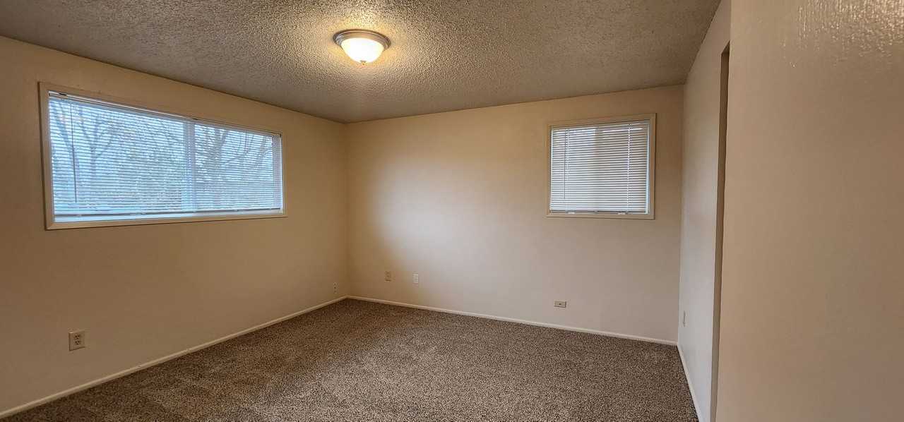 297-Davis St - Photo 4 of 17