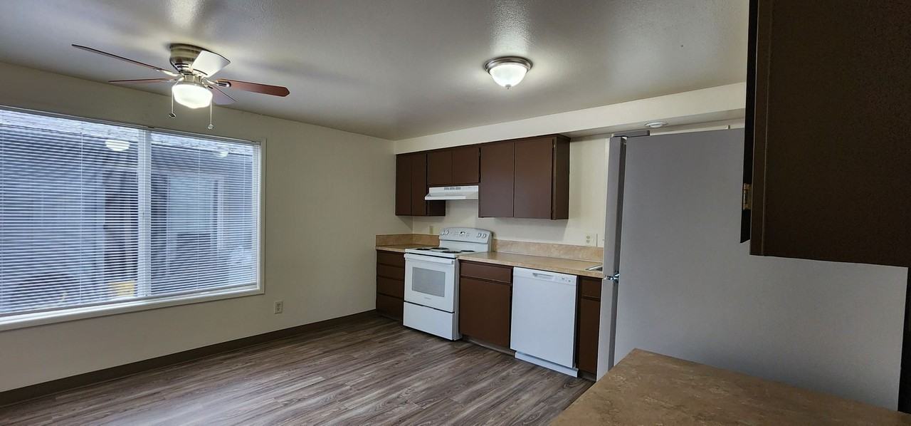 297-Davis St - Photo 5 of 17