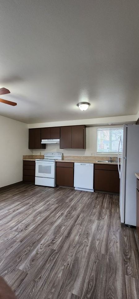 297-Davis St - Photo 6 of 17