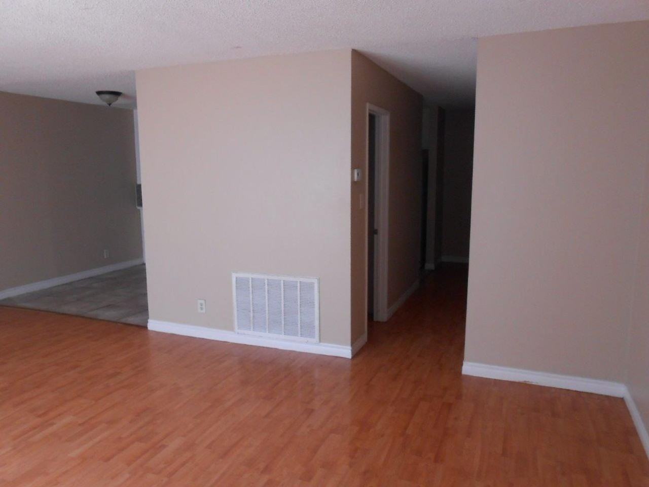 544 Greenbriar Townhouse Way - Photo 7 of 23