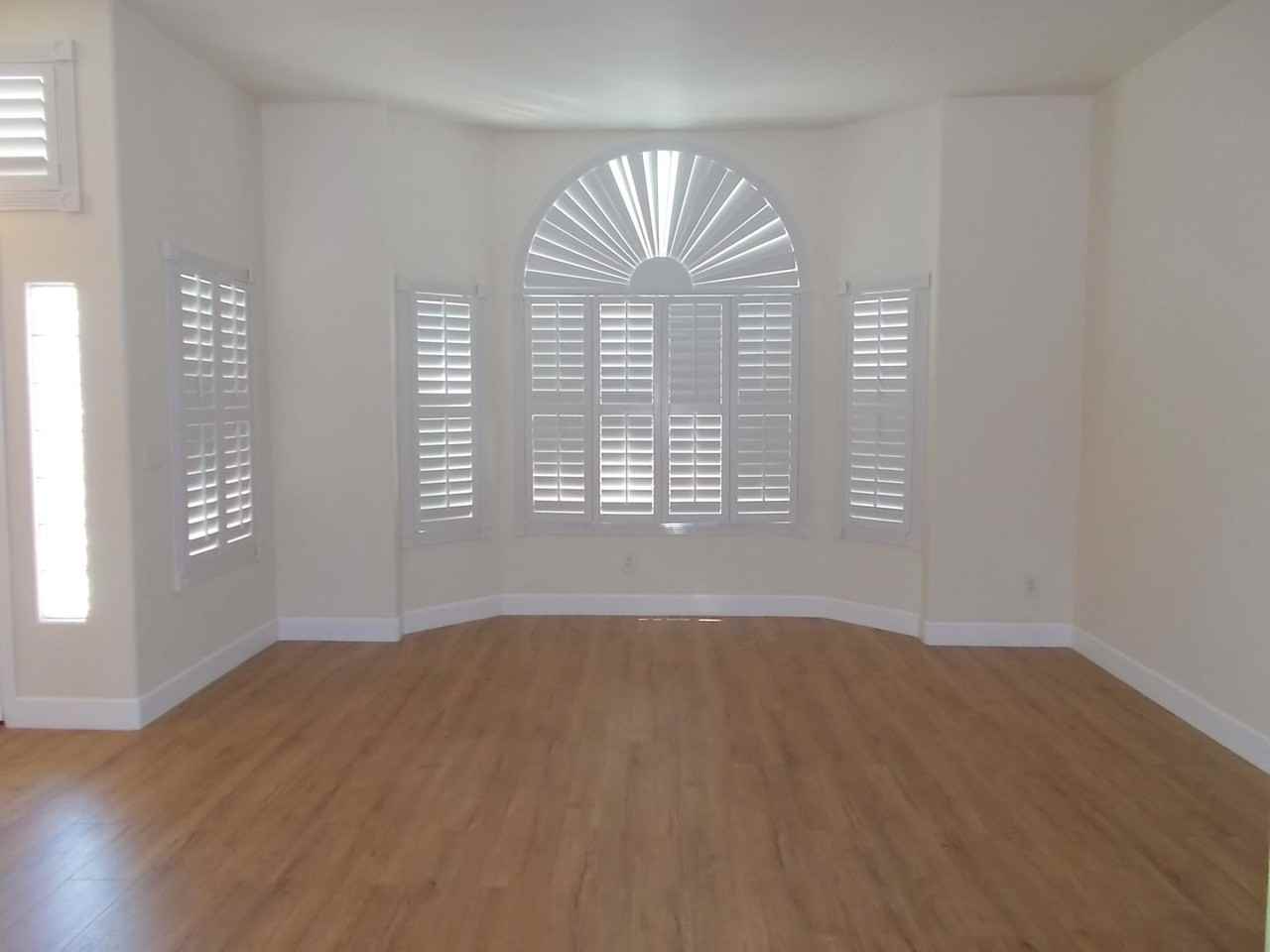 112 Golf Course St - Photo 5 of 26