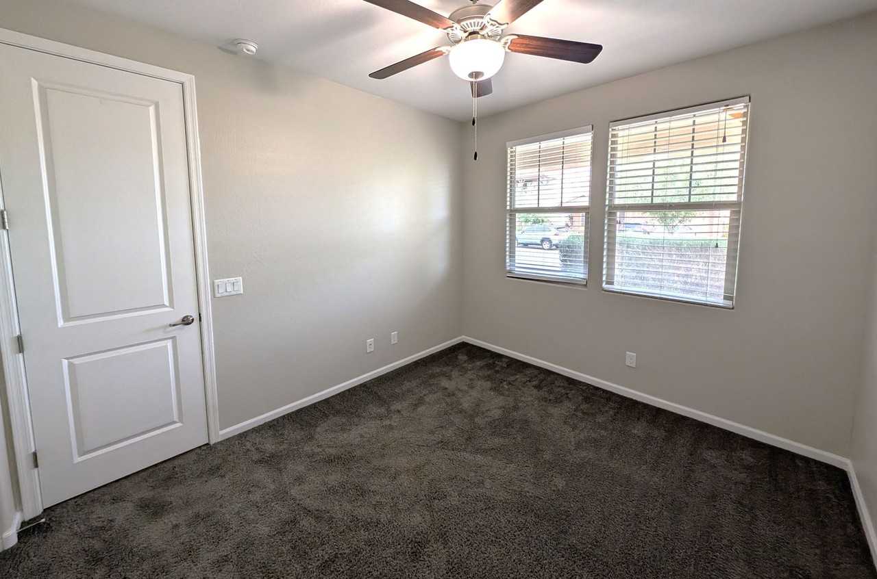 10564 E Sebring Ave - Photo 6 of 36