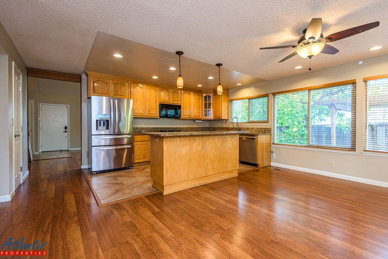 4442 Silverberry Dr - Photo 4 of 21
