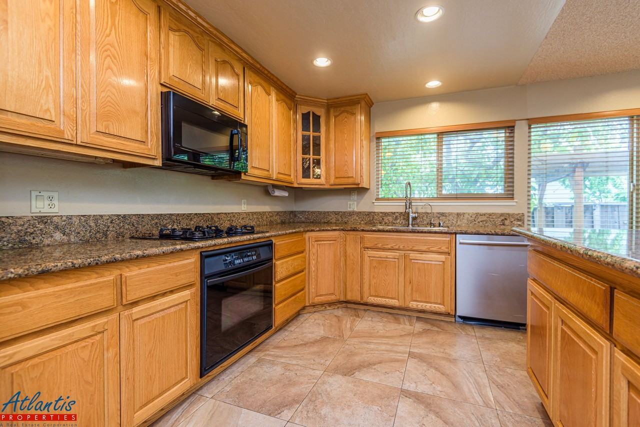 4442 Silverberry Dr - Photo 5 of 21