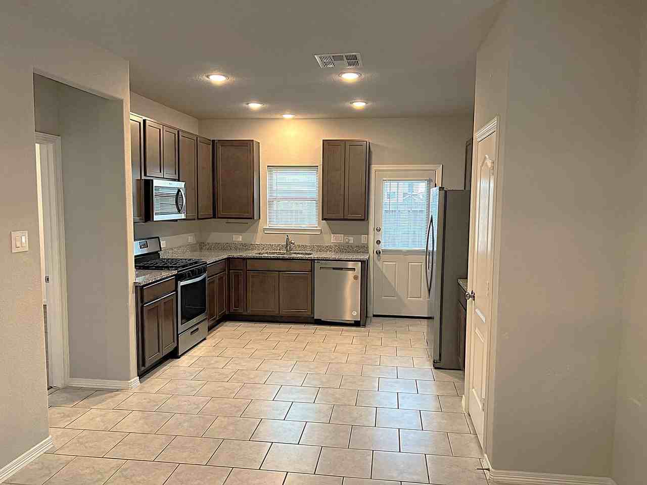 25606 Northpark Palm Dr - Photo 5 of 33