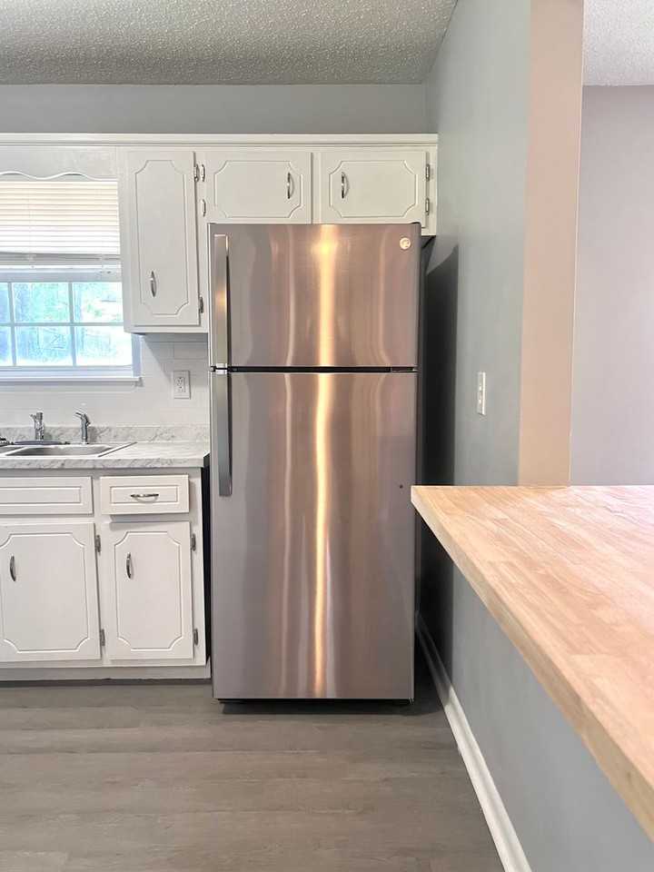 211 Chapel St - Photo 4 of 9