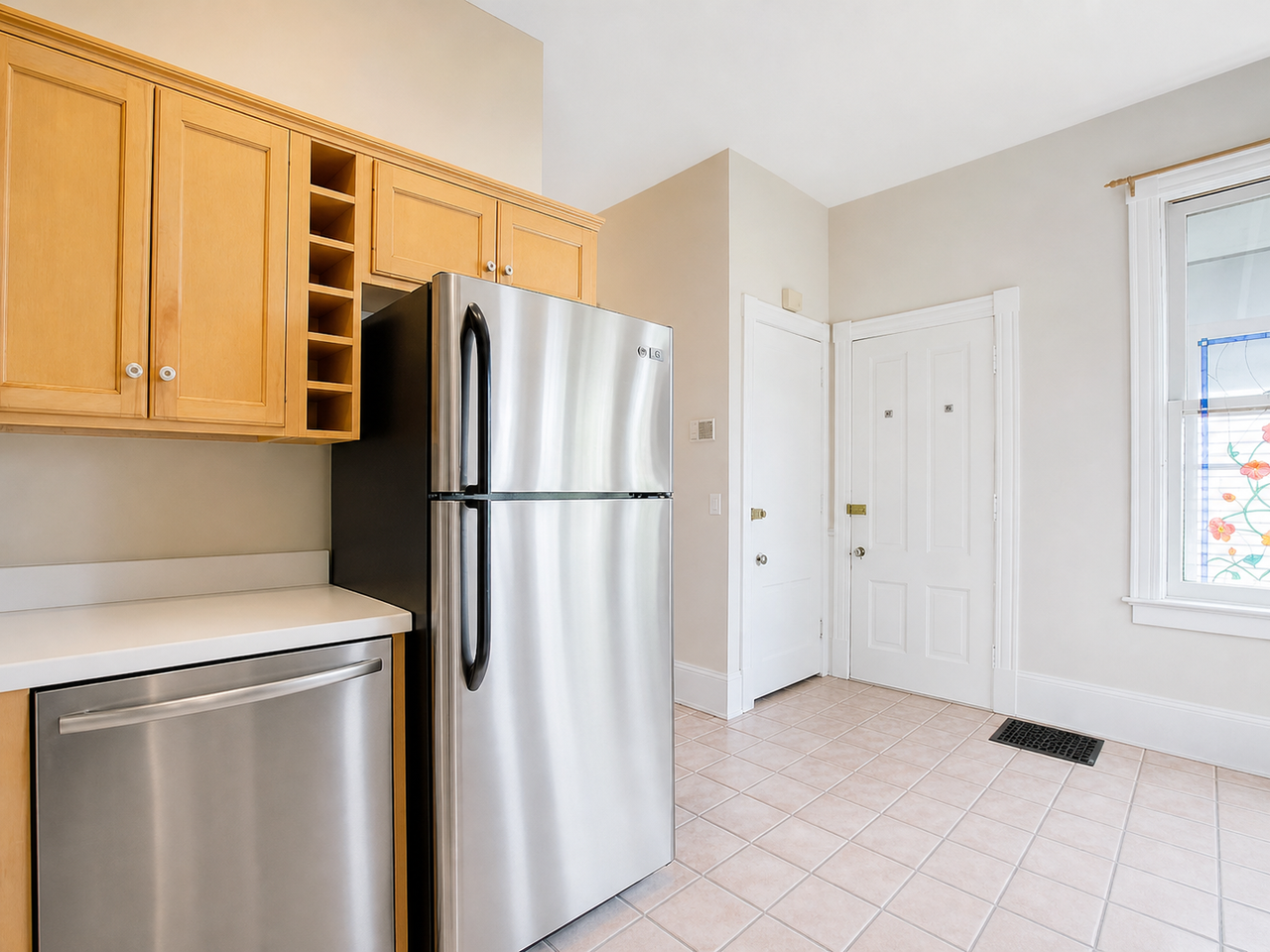 2556 Dupont Ave S #1 - Photo 3 of 5
