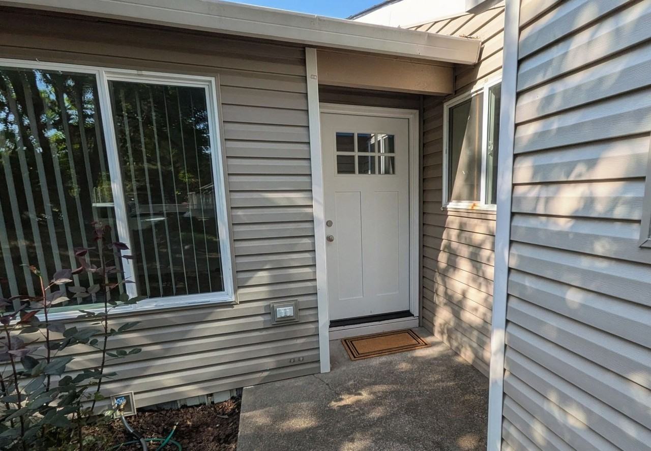 1555 Madras St Se - Photo 2 of 19