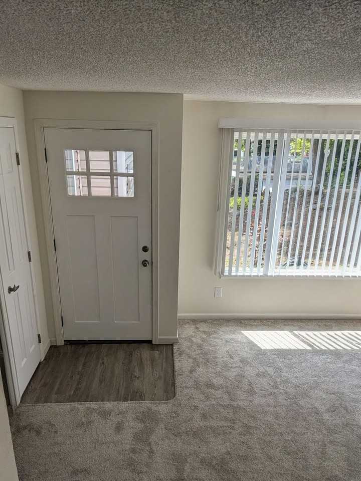 1555 Madras St Se - Photo 4 of 19
