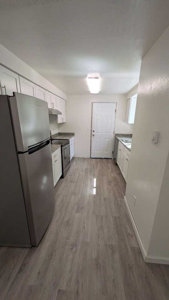 1555 Madras St Se - Photo 5 of 19