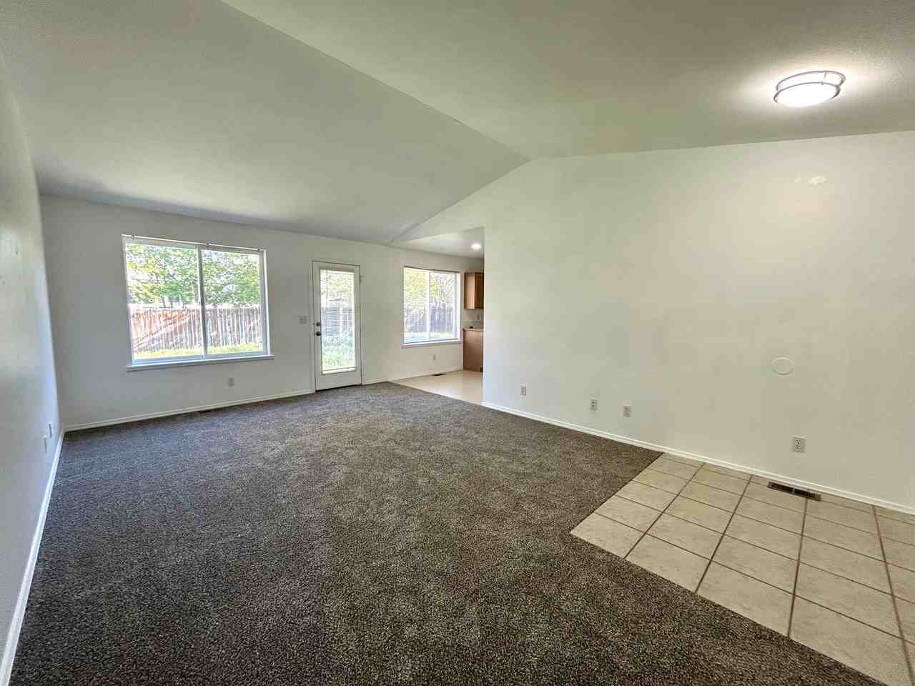 209 W Mount Baker Ct - Photo 2 of 15