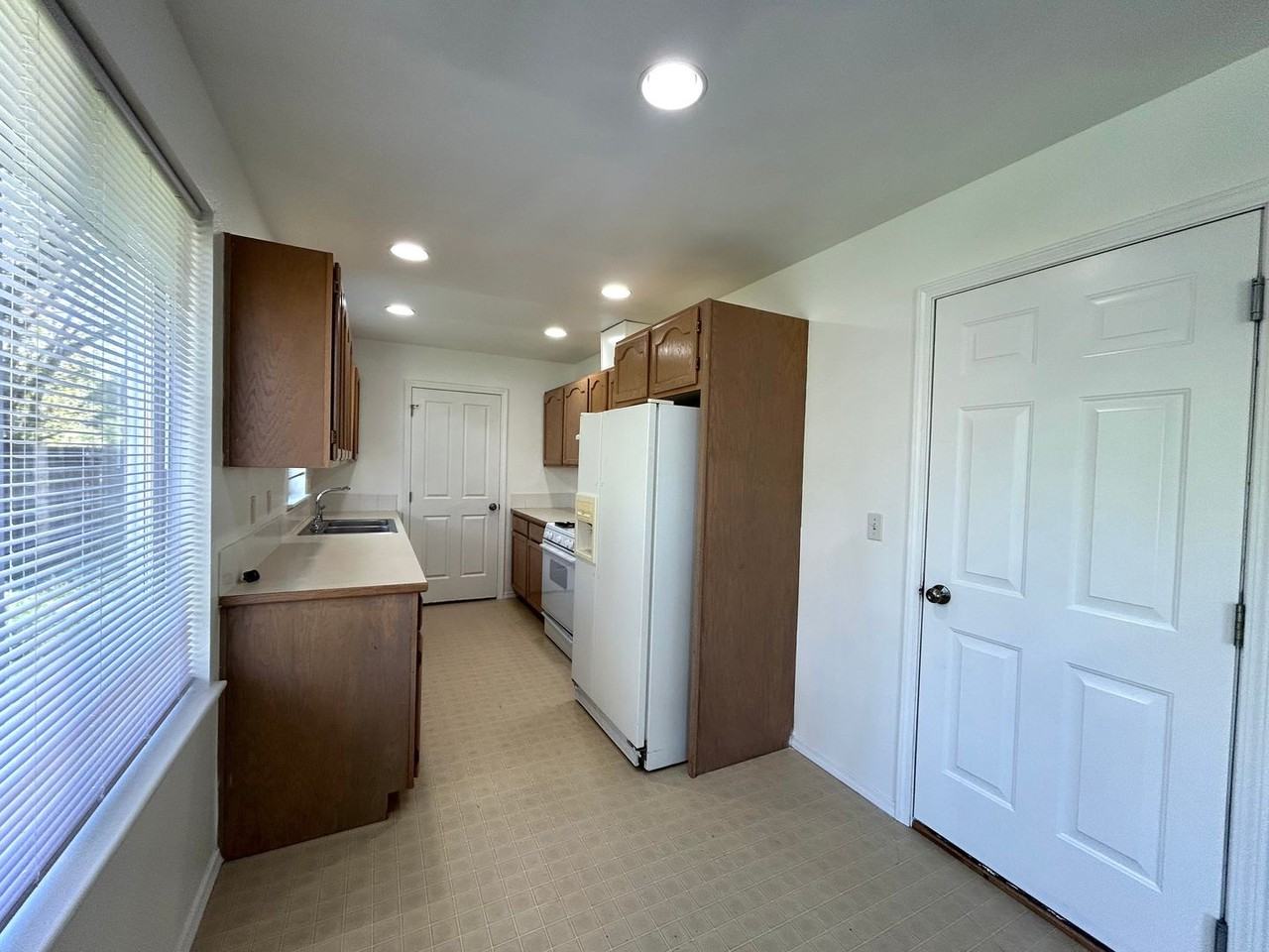 209 W Mount Baker Ct - Photo 3 of 15