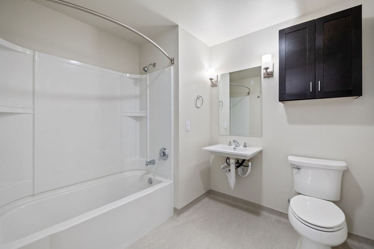 1p685 - 2072 Addison St. - Photo 7 of 15