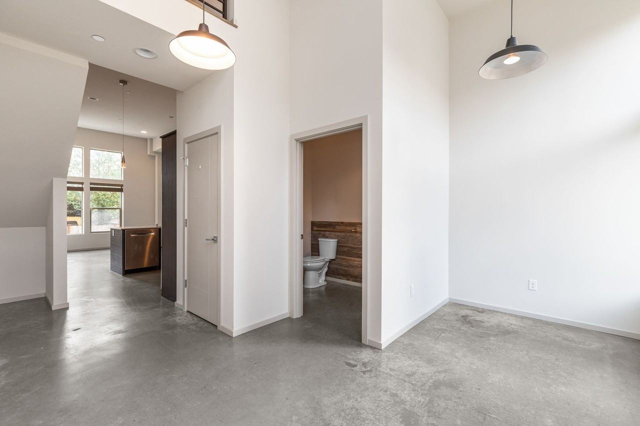 1518 Nw 87th St - Photo 3 of 38