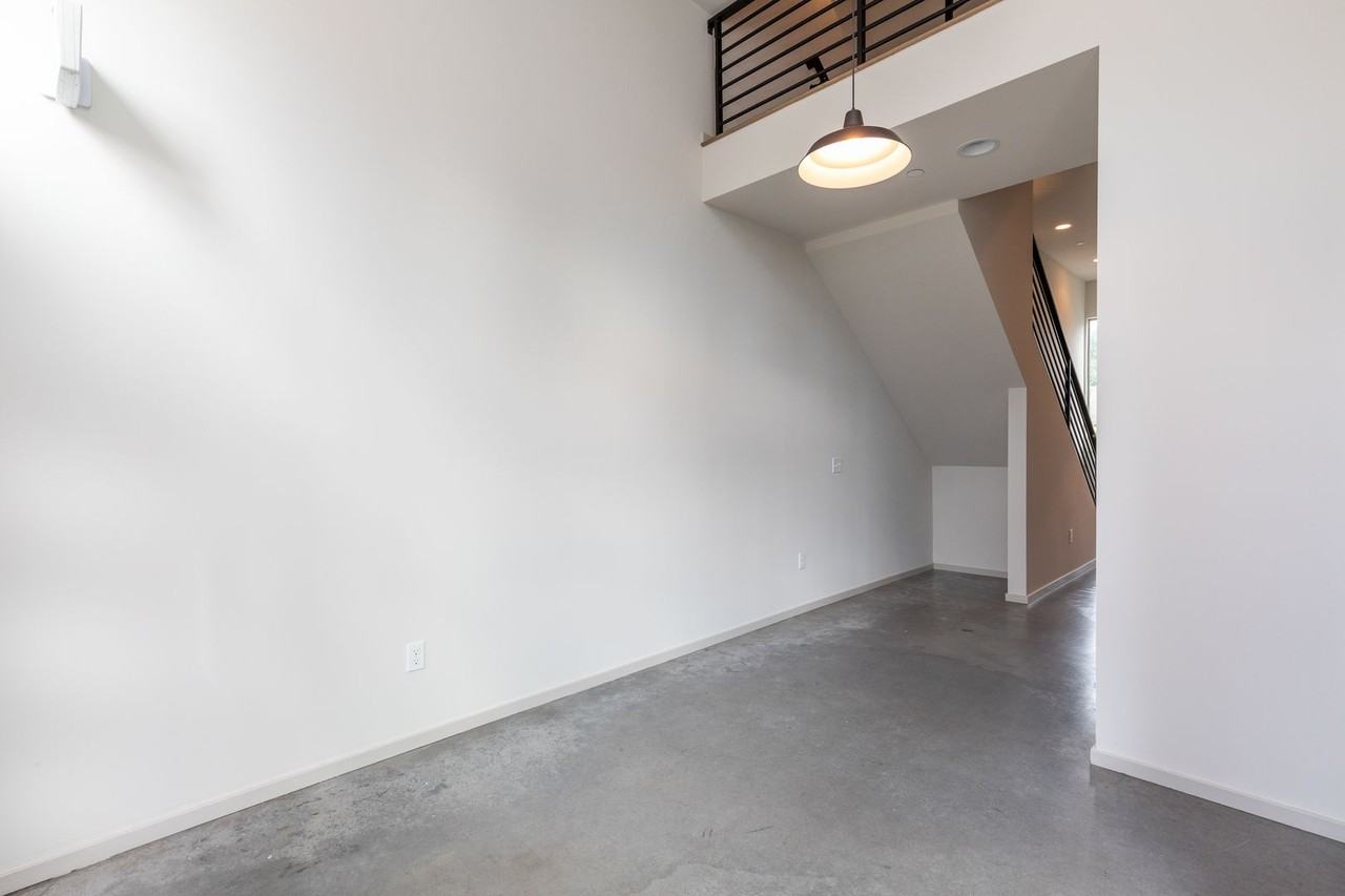 1518 Nw 87th St - Photo 5 of 38