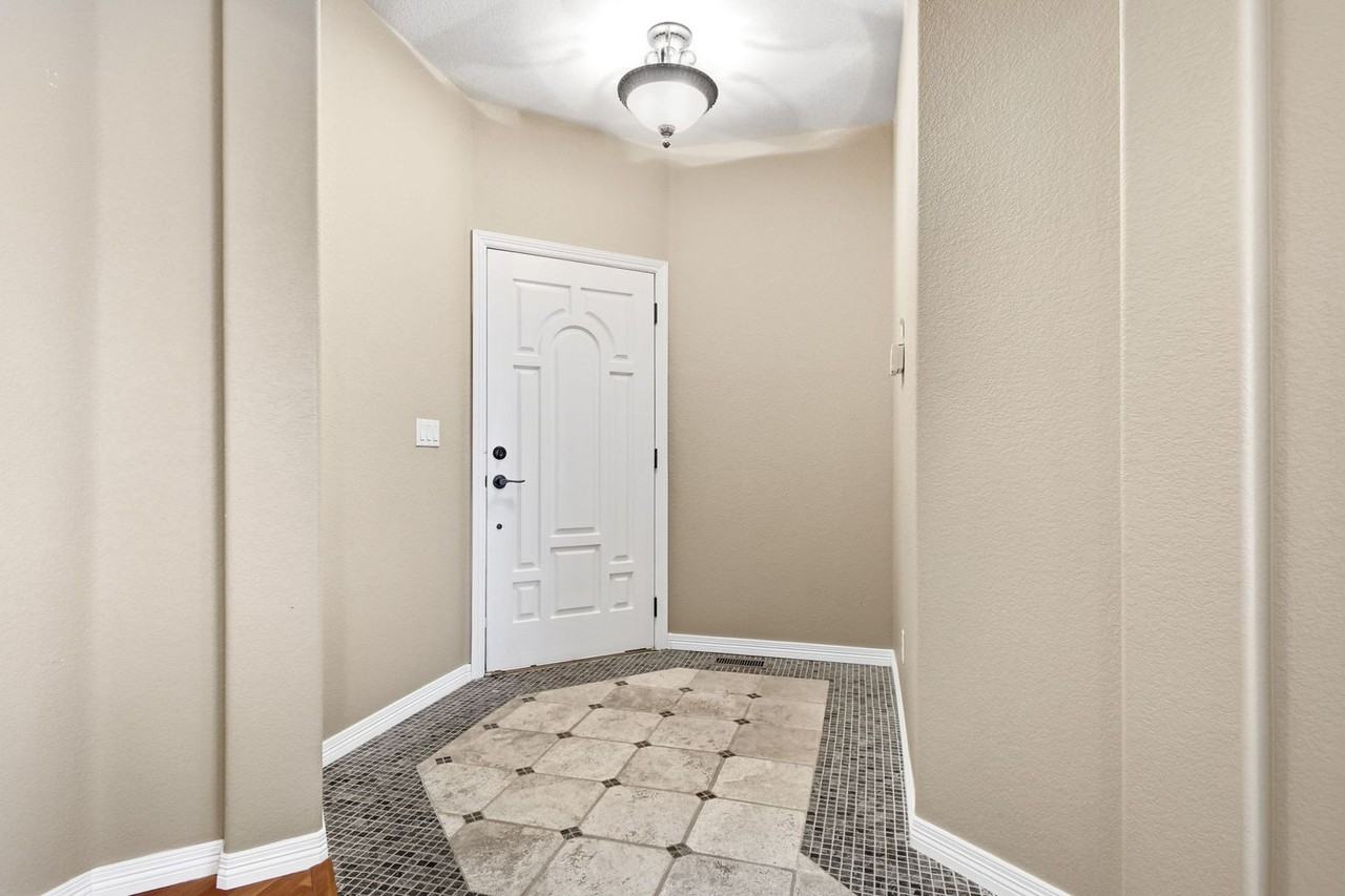 11865 E Maplewood Ave - Photo 4 of 38