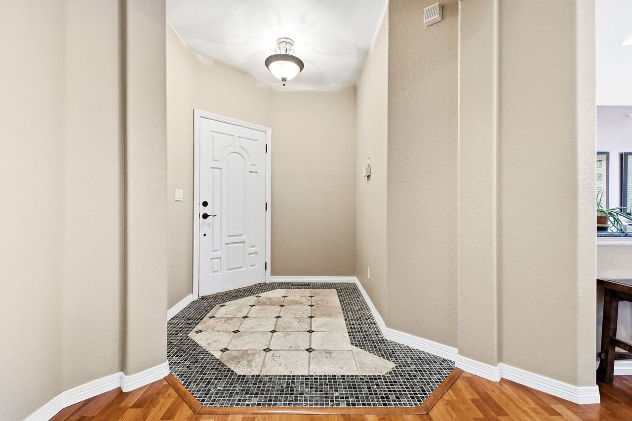 11865 E Maplewood Ave - Photo 5 of 38