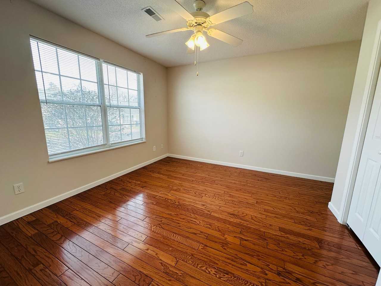 4711 Royal Prince Way - Photo 3 of 18