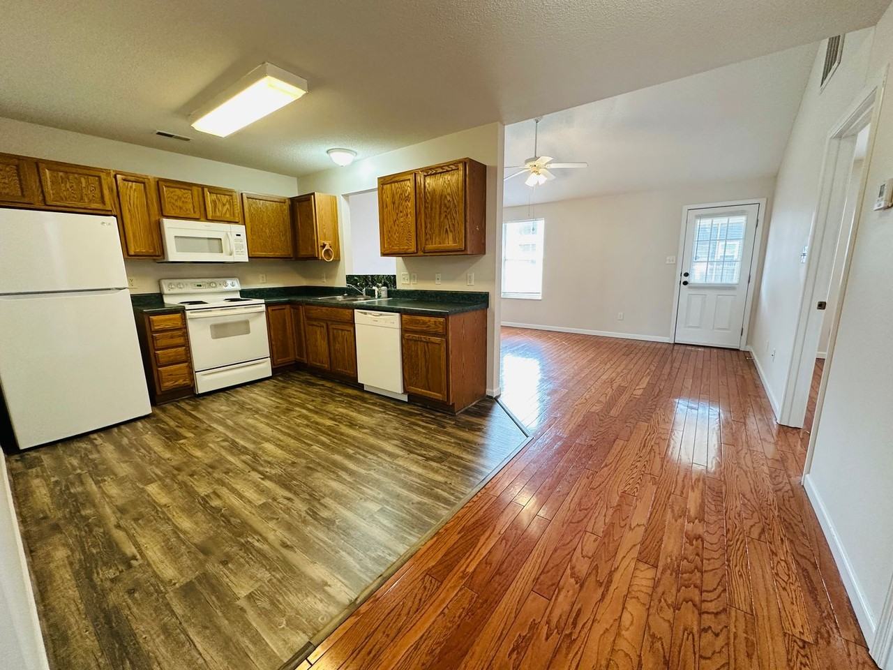 4711 Royal Prince Way - Photo 5 of 18