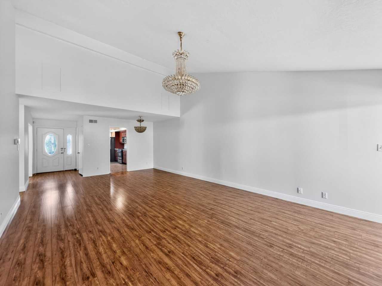 4421 Sandburg Way - Photo 3 of 20