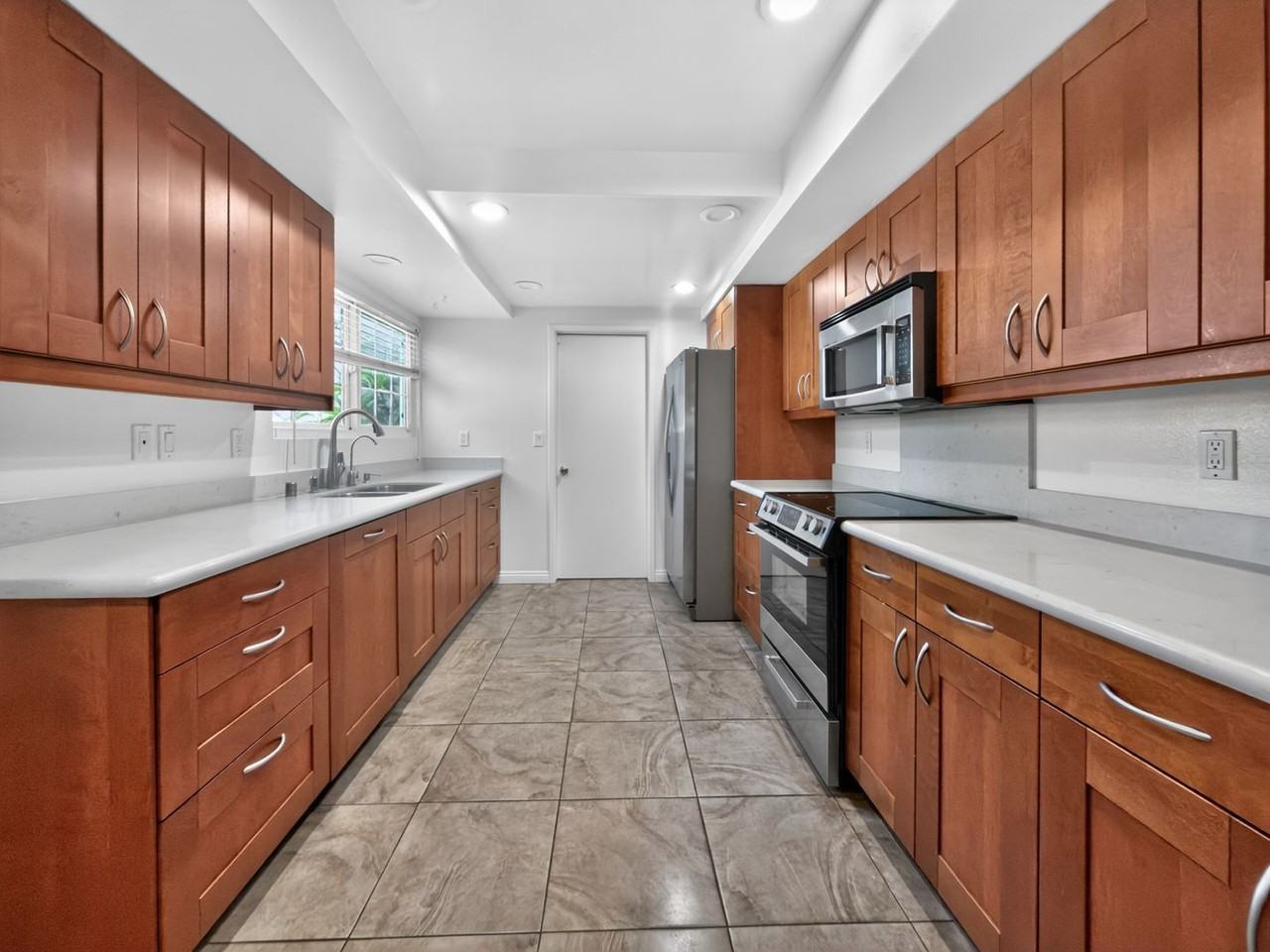 4421 Sandburg Way - Photo 4 of 20