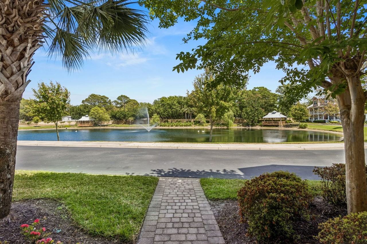 1850 Surf Side Dr - Photo 3 of 45