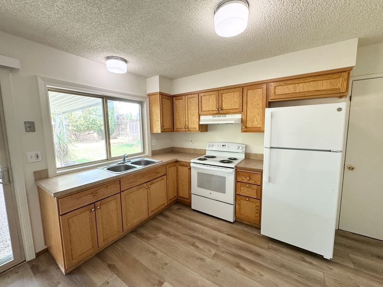 724 Saturn Way - Photo 2 of 16