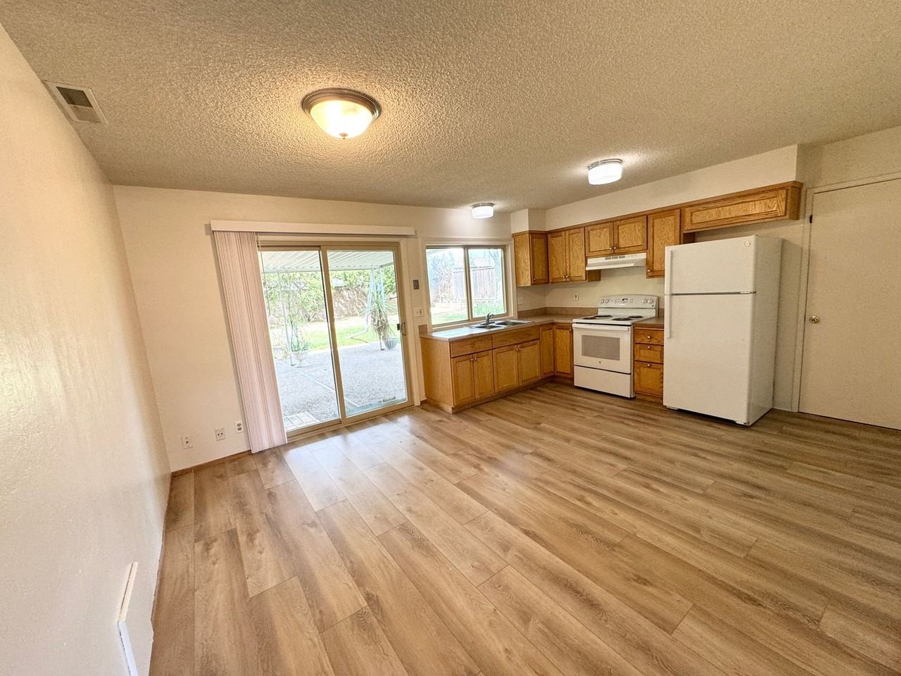 724 Saturn Way - Photo 4 of 16