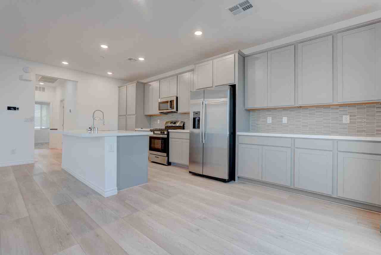 3302 Viola Hills Ave - Photo 6 of 31
