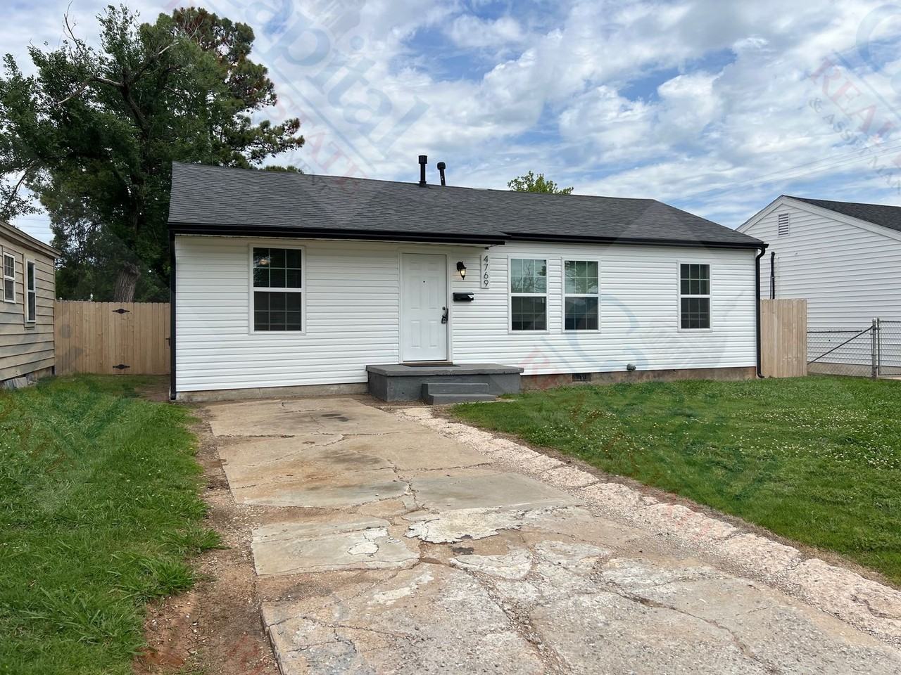 4769 Se 27th St - Photo 2 of 29