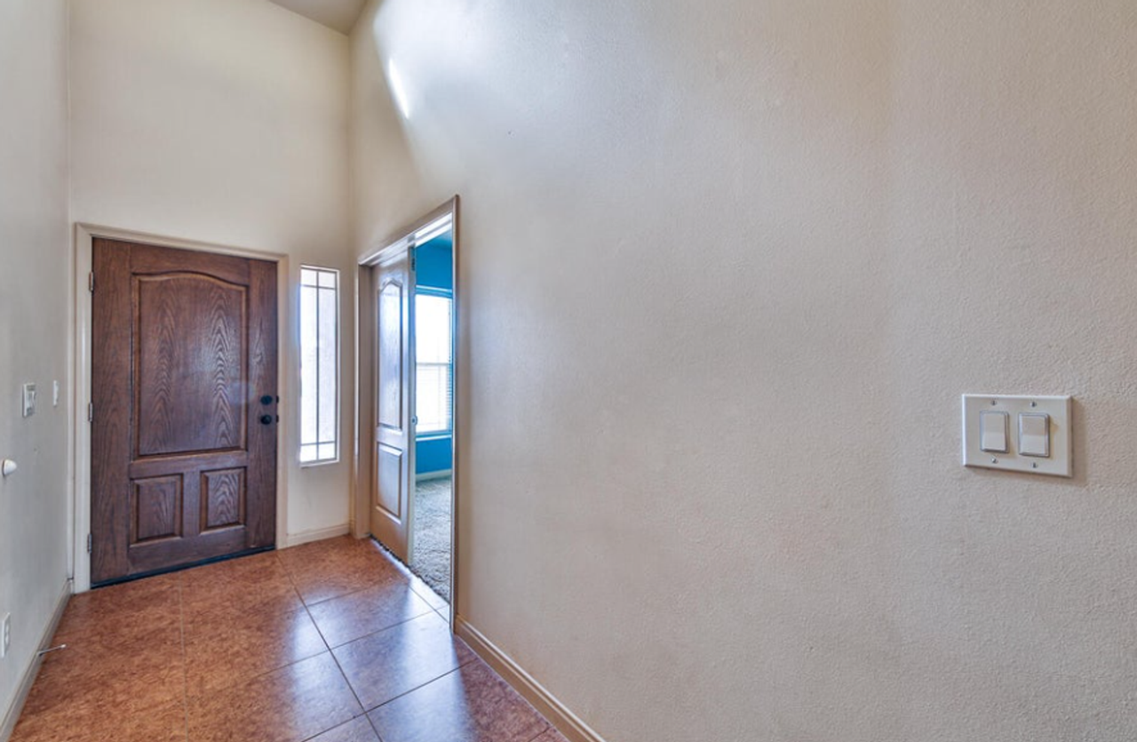 3304 W Palomar - Photo 4 of 16