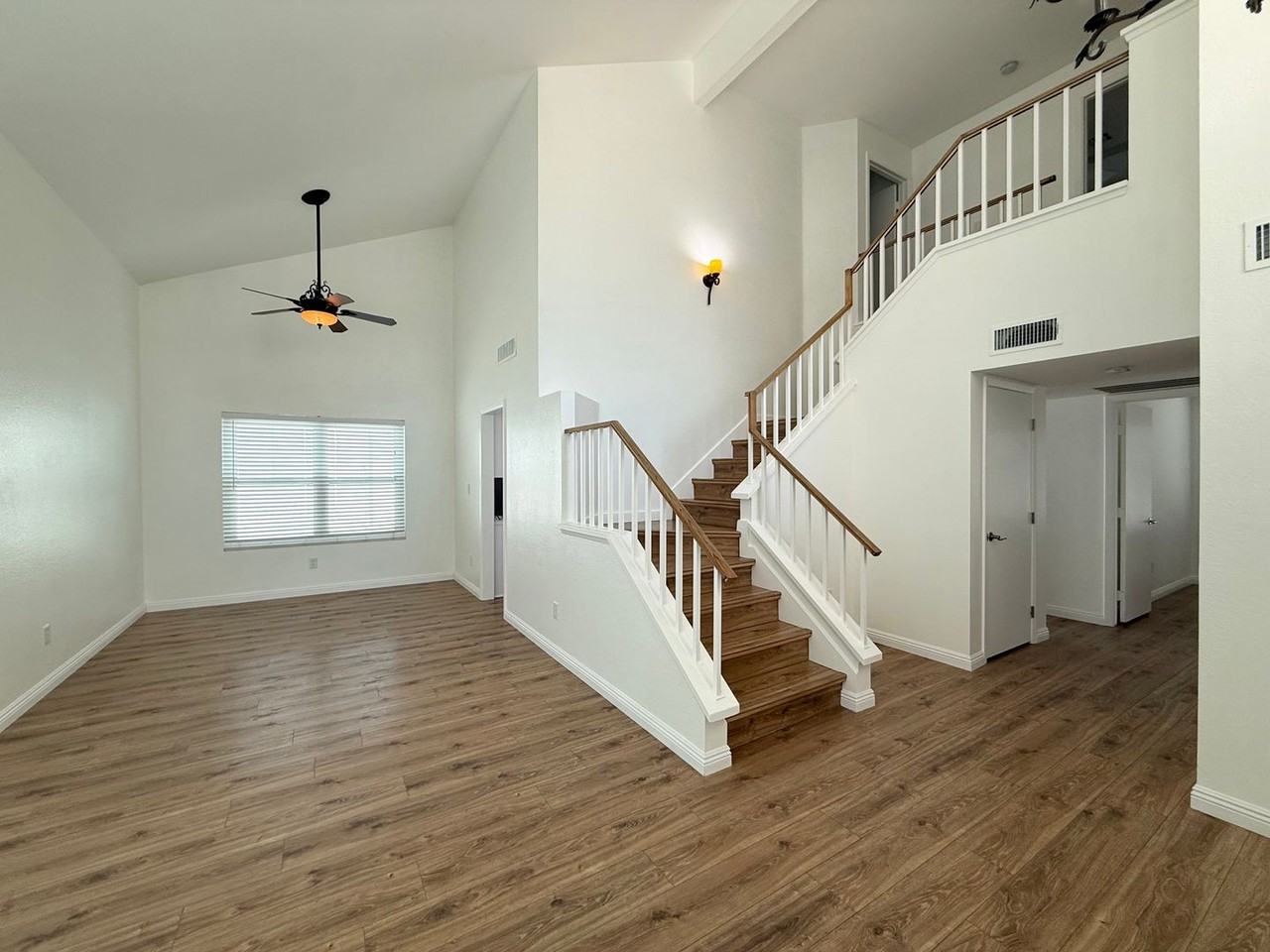 5649 Cabinhill Cir - Photo 3 of 32