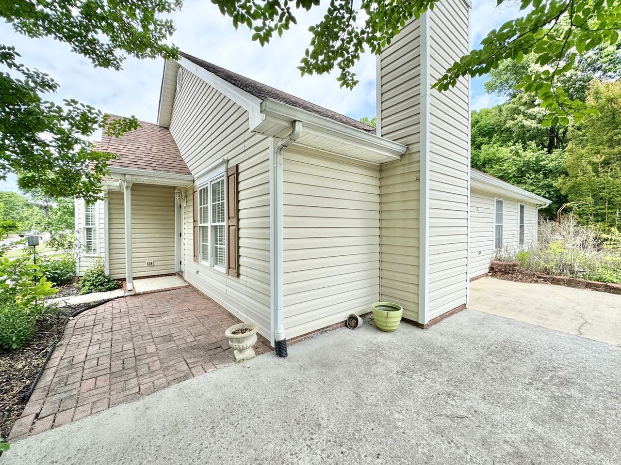 3529 Bent Trace Dr - Photo 2 of 26