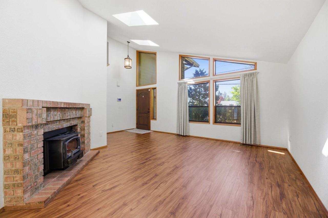 9702 112th St Sw - Photo 4 of 24