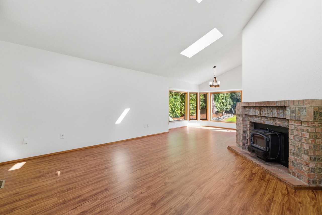 9702 112th St Sw - Photo 5 of 24
