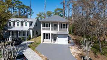 featured image of 15 Beacon Point Dr