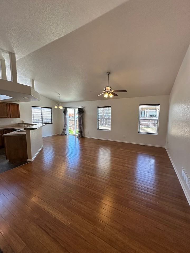 3509 Shawnee St - Photo 2 of 19