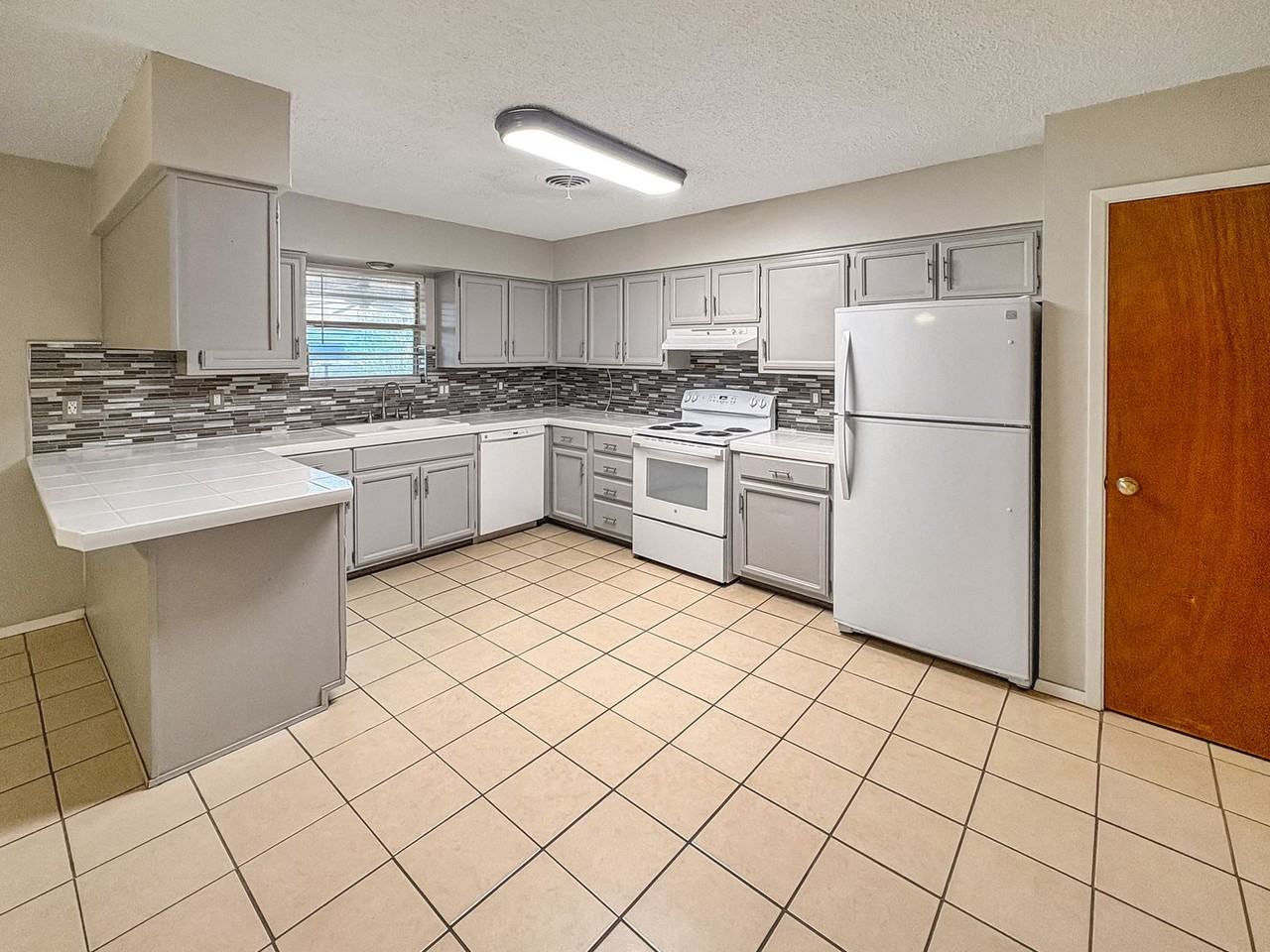 3313 Belmont Pl - Photo 3 of 9