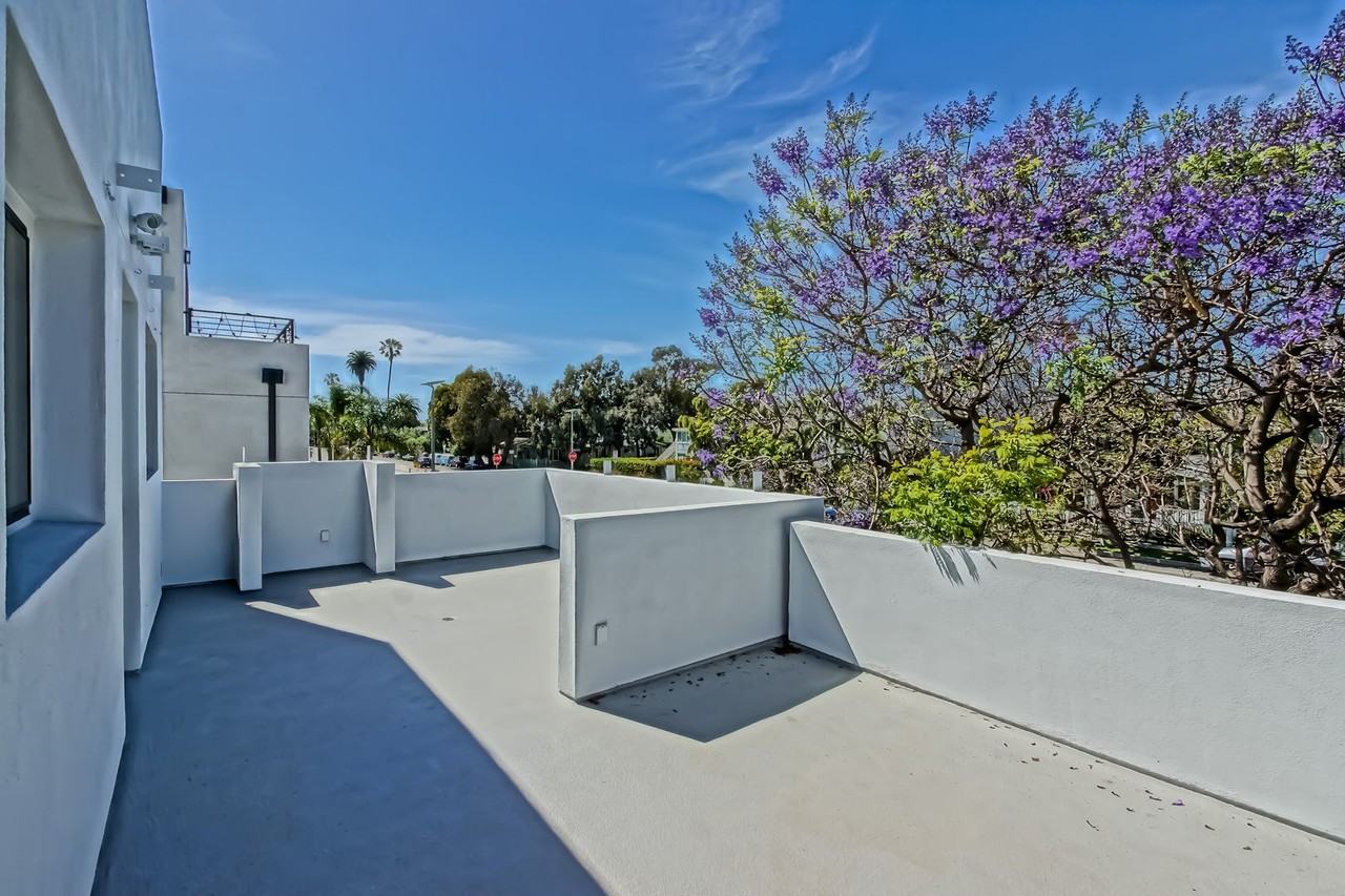 522 Grand Blvd - Photo 2 of 39