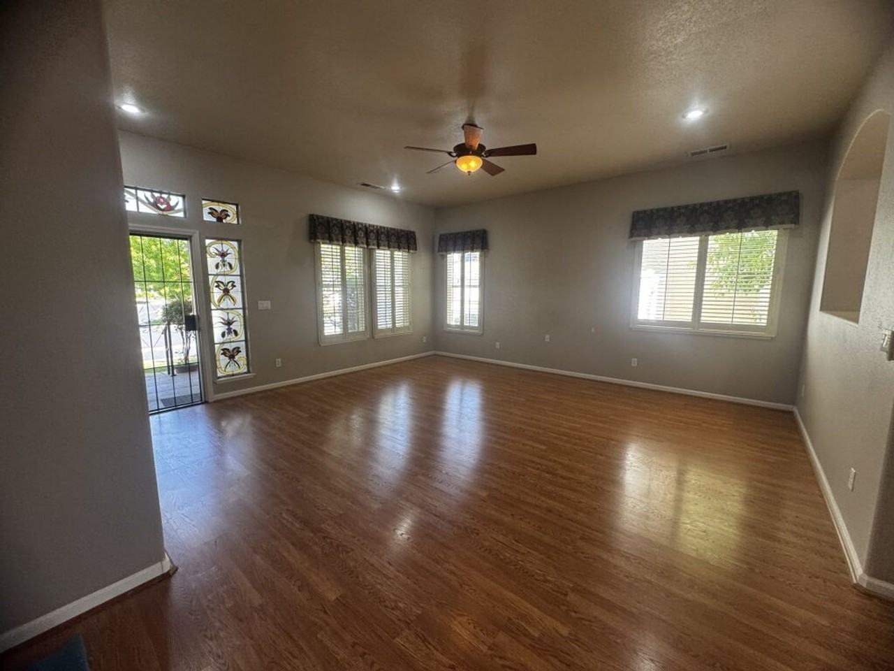 1349 Table Mountain Dr - Photo 2 of 17