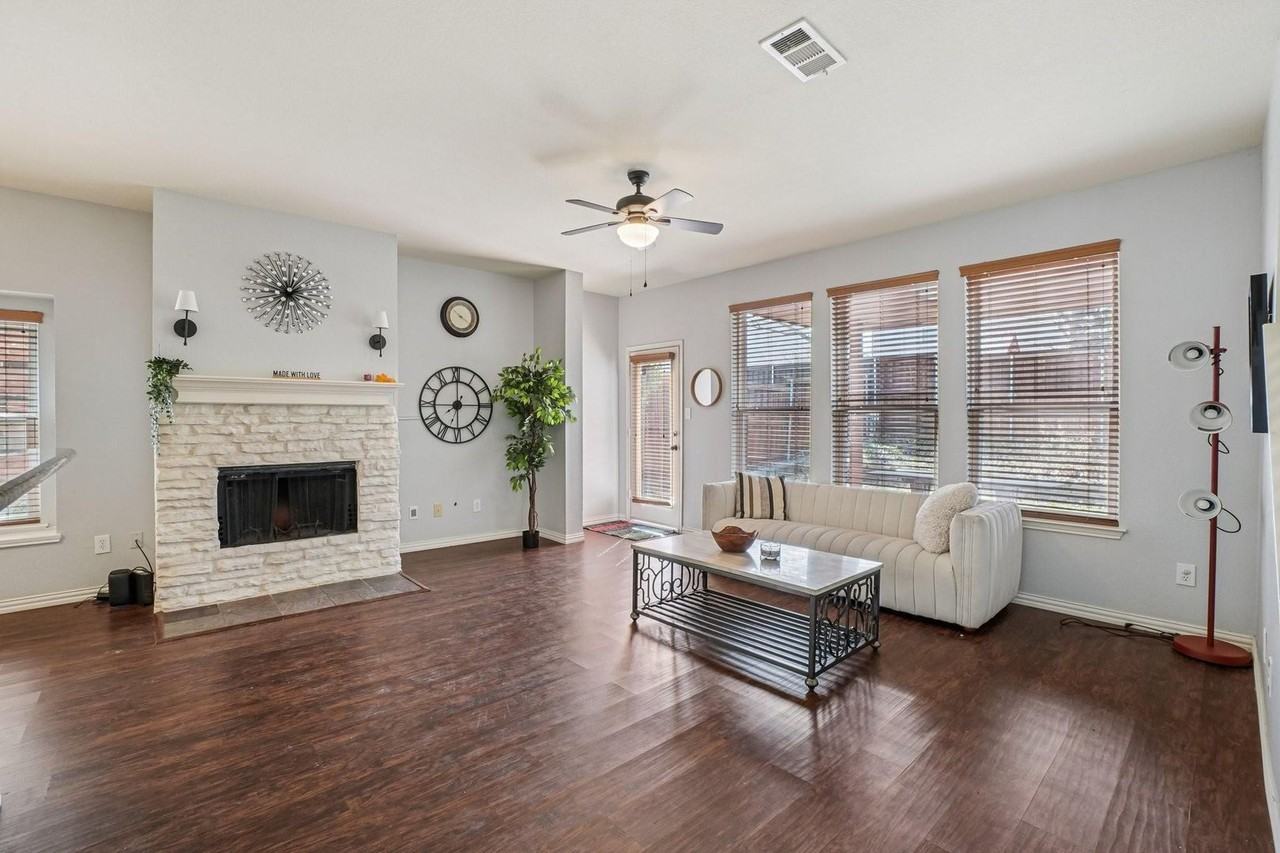 5825 Shetland Cir - Photo 2 of 37