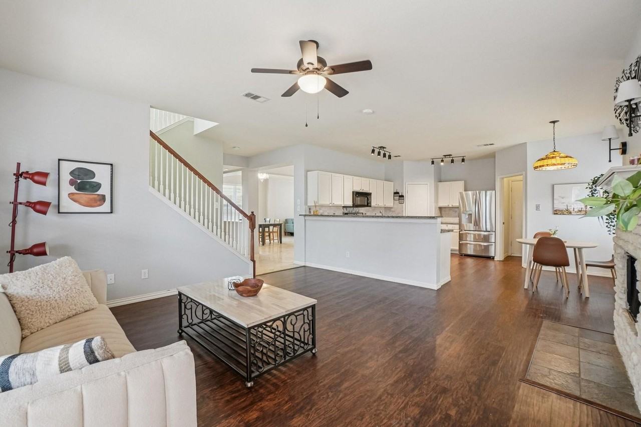 5825 Shetland Cir - Photo 3 of 37